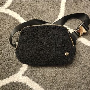 Lululemon Sherpa Belt Bag